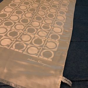 SALVATORE FERRAGAMO🤩100% SILK SCARF GANCINI LOGO”